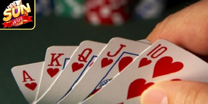 Người hết bài trước sẽ thắng